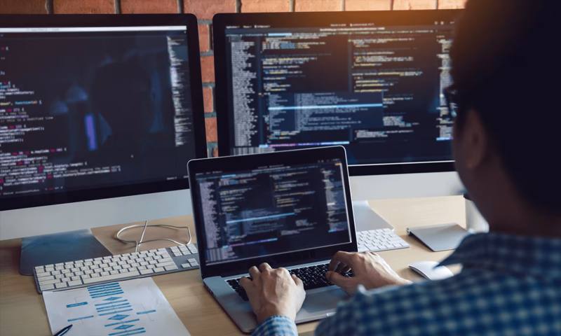 数据科学选型：R与Python如何赋能果洛网站建设？